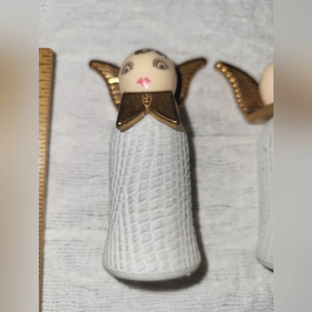 Vintage Angel salt and pepper shaker. - Picture 4 of 14